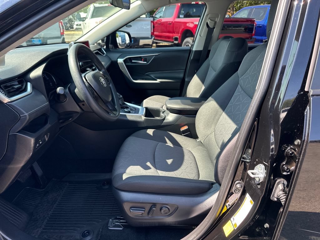 Used 2023 Toyota RAV4 XLE AWD/4WD image 12