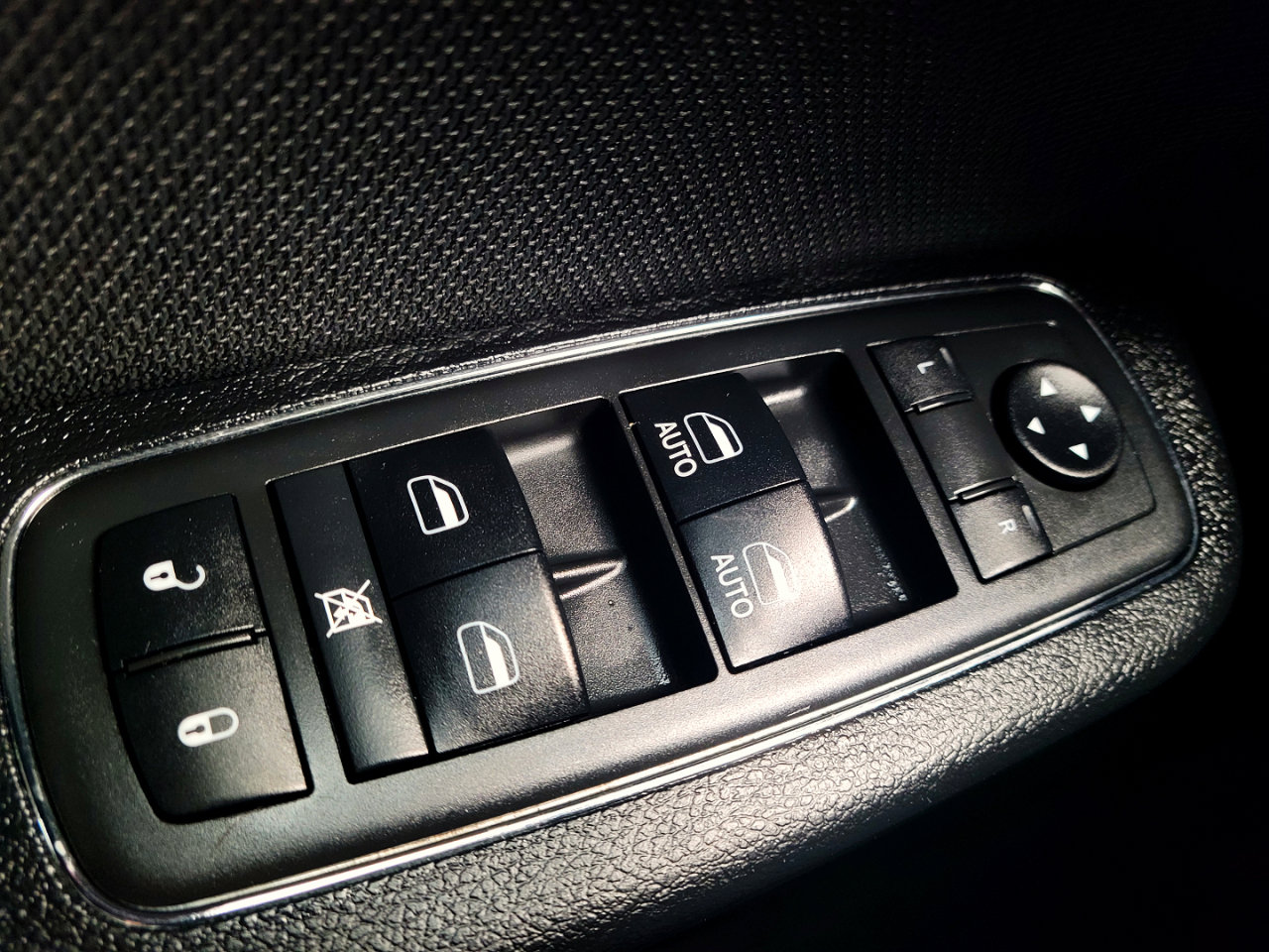 Used 2018 Dodge Charger SXT w/ Blacktop Package image 15