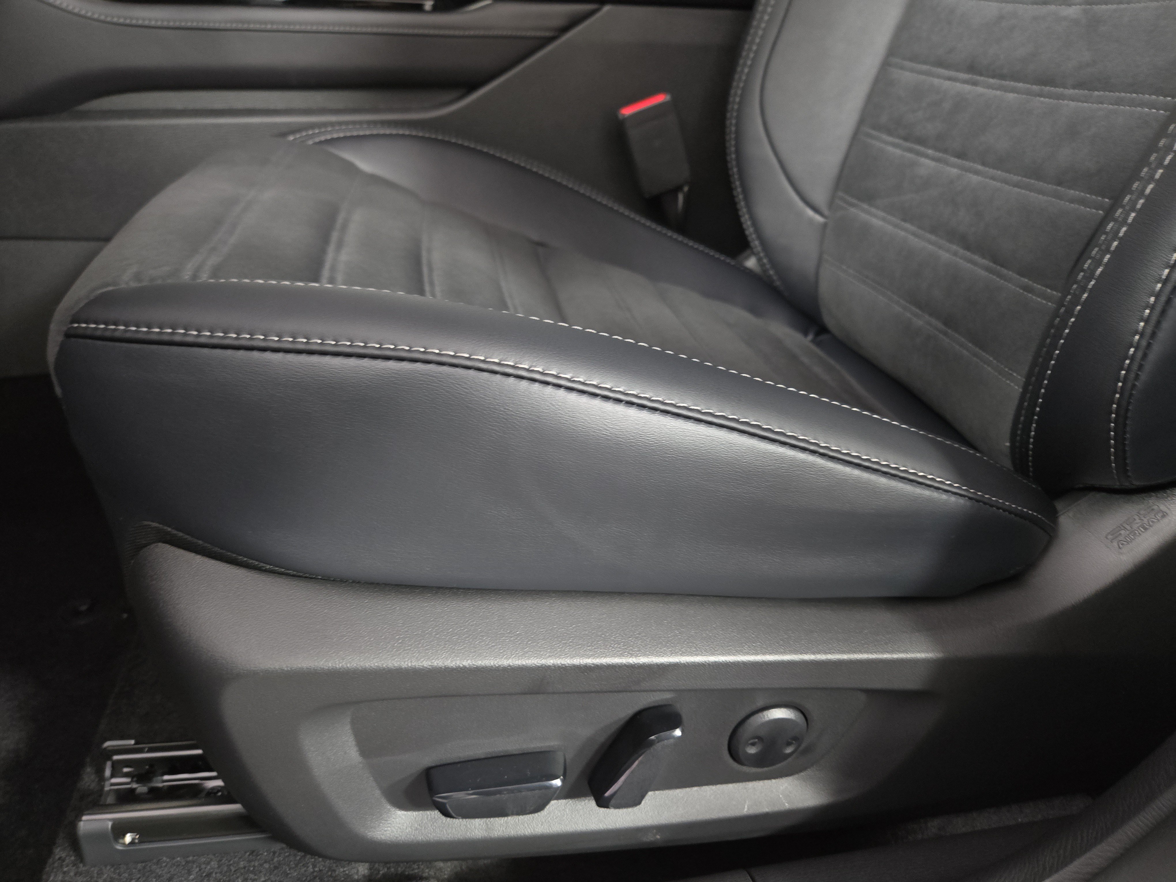 New 2026 Mitsubishi Outlander LE AWD/4WD image 29