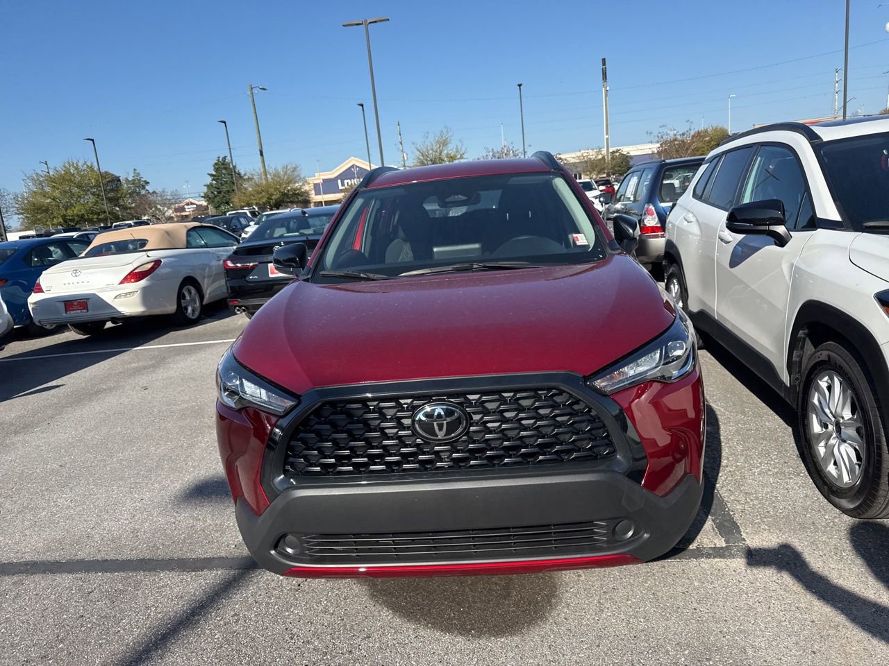 Used 2025 Toyota Corolla Cross LE image 2