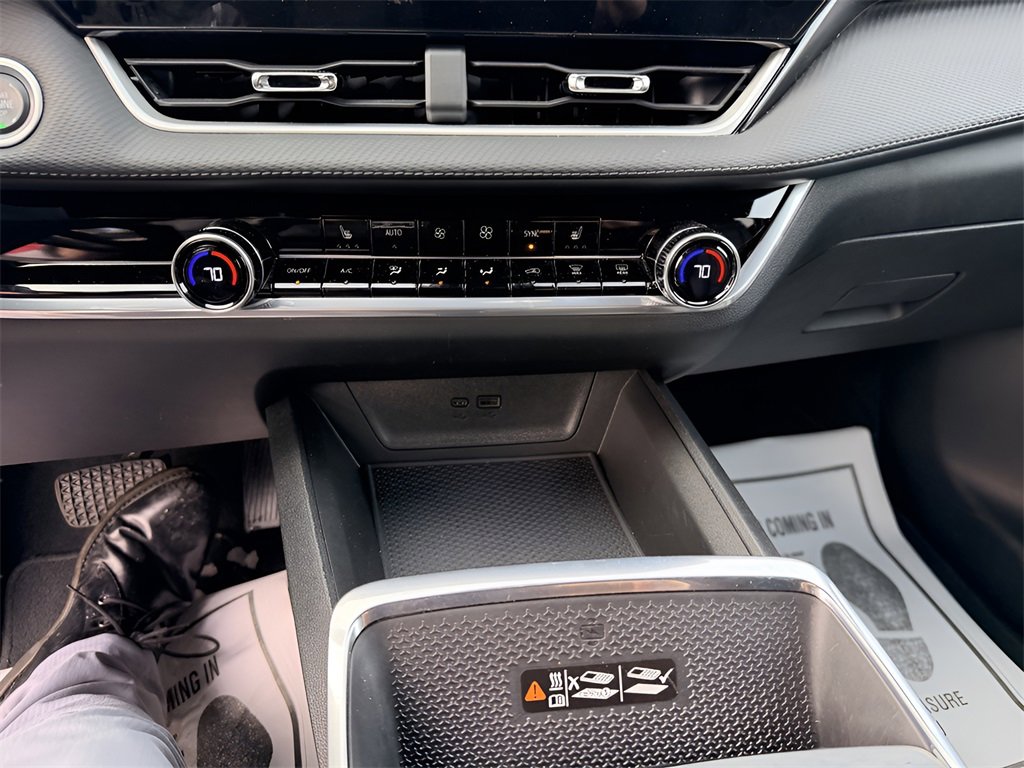 Used 2025 Chevrolet Equinox LT w/ Convenience Package II image 18