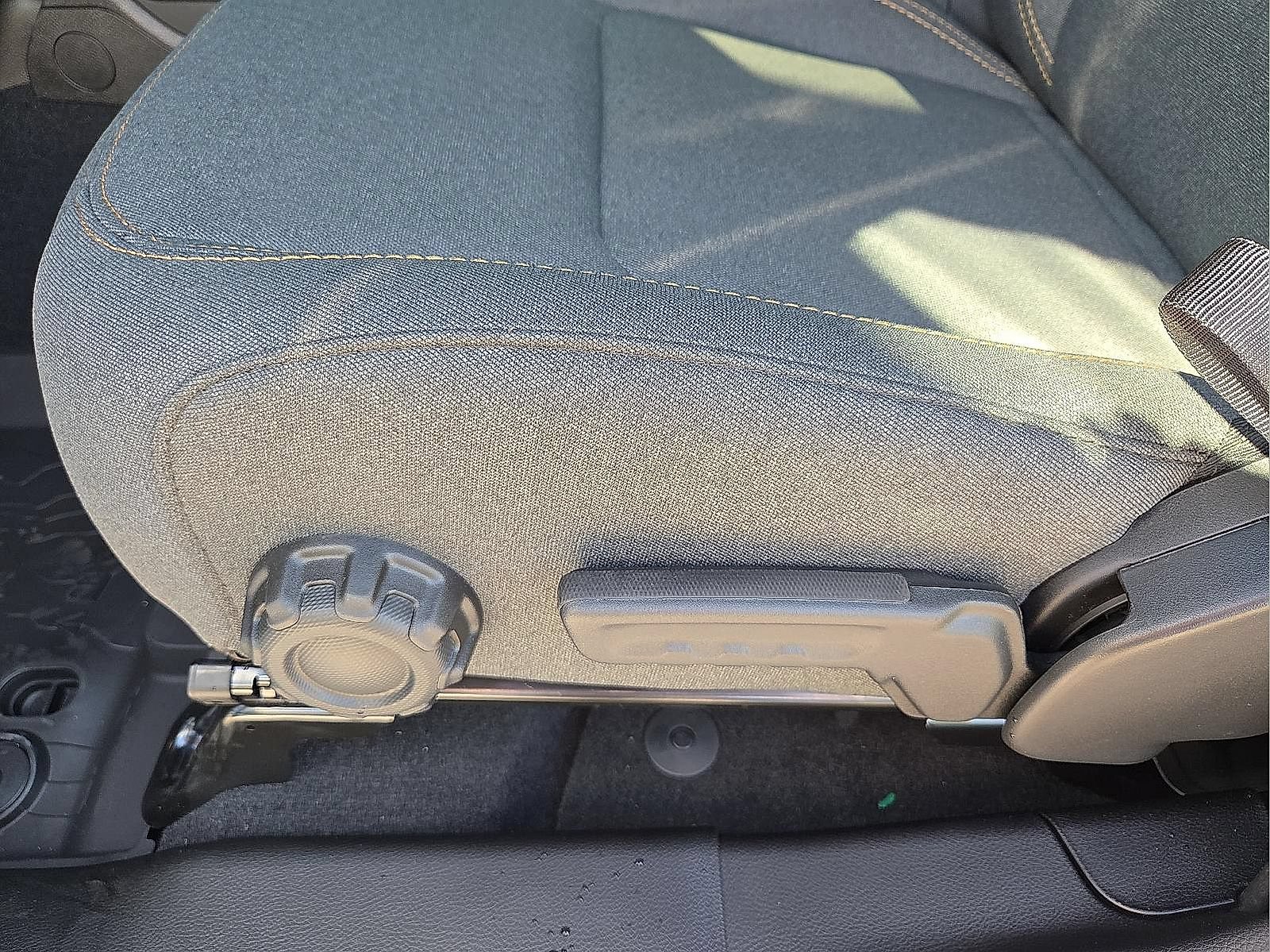 Used 2025 Jeep Gladiator Sport AWD/4WD image 15