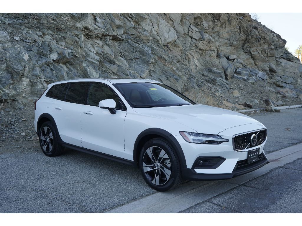 Used 2024 Volvo V60 B5 Cross Country Plus