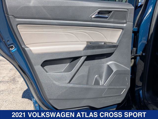 Used 2021 Volkswagen Atlas Cross Sport SE w/ Panoramic Sunroof Package AWD/4WD image 17