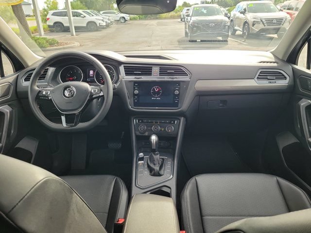 Used 2021 Volkswagen Tiguan SE w/ Panoramic Sunroof Package FWD image 2