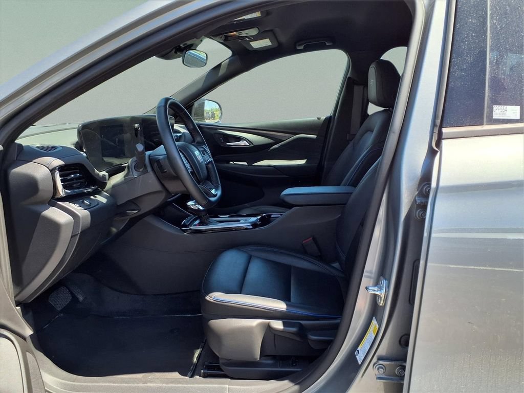 Certified 2025 Buick Envista Sport Touring FWD image 18