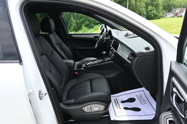 Used 2026 Porsche Macan AWD/4WD image 19