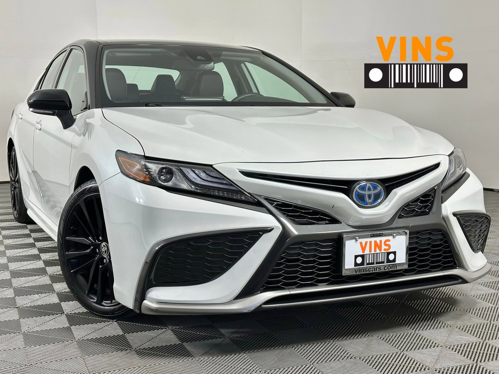 Used 2022 Toyota Camry XSE image 1