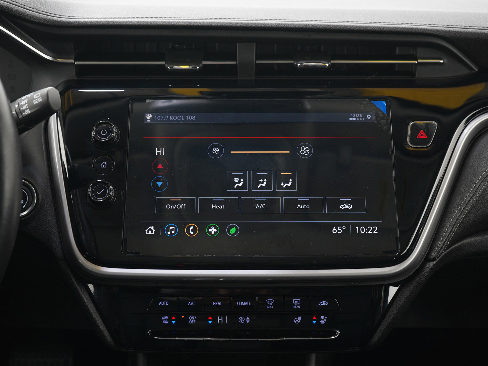 Used 2022 Chevrolet Bolt EUV LT w/ Convenience Package image 15