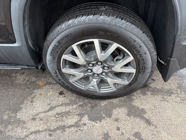 Used 2023 GMC Acadia SLE image 46