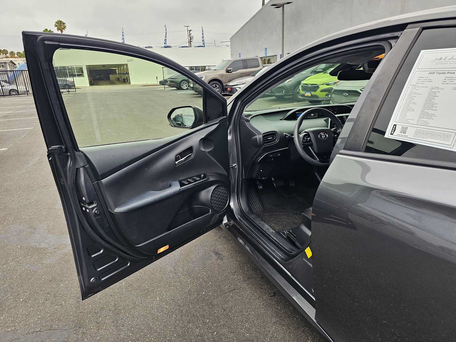 Used 2020 Toyota Prius L Eco FWD image 19