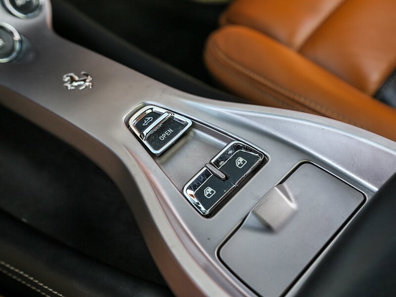 Used 2010 Ferrari California RWD image 34
