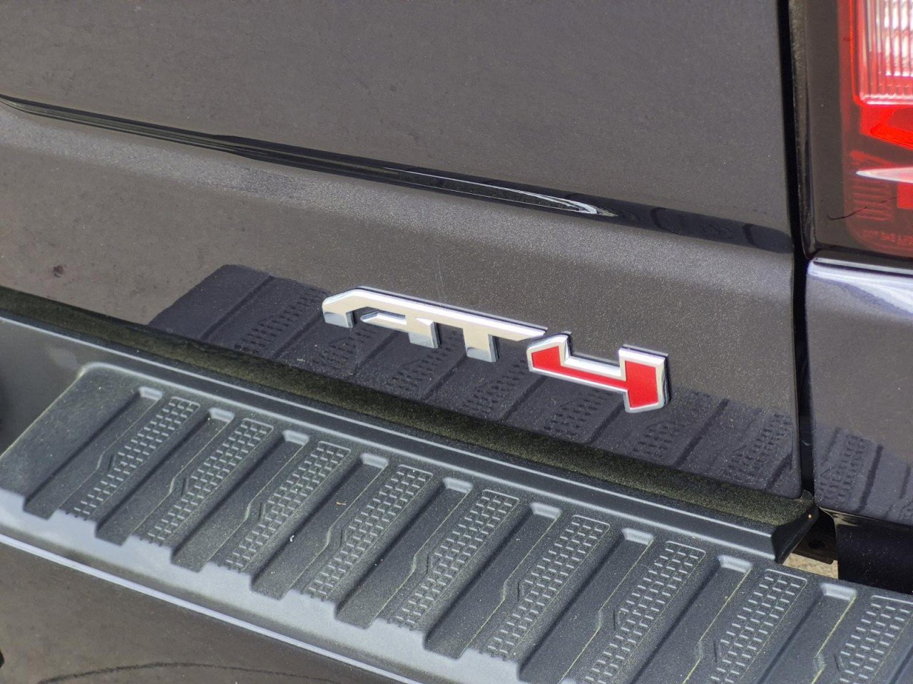 Certified 2022 GMC Sierra 1500 AT4 w/ AT4 Premium Package image 8