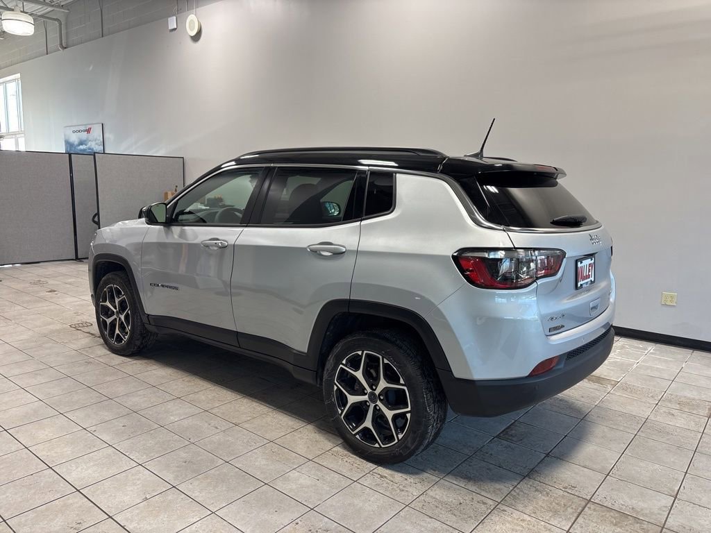 Used 2025 Jeep Compass Limited image 5