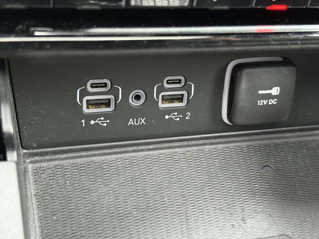 Used 2024 Jeep Grand Cherokee Altitude AWD/4WD image 29