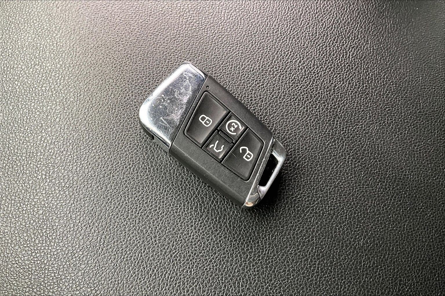 Certified 2022 Volkswagen Atlas SE FWD image 11