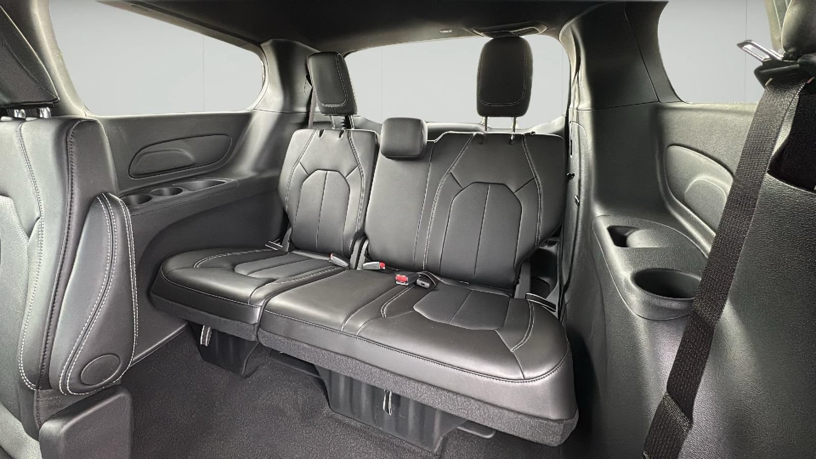 New 2025 Chrysler Pacifica Select FWD image 26