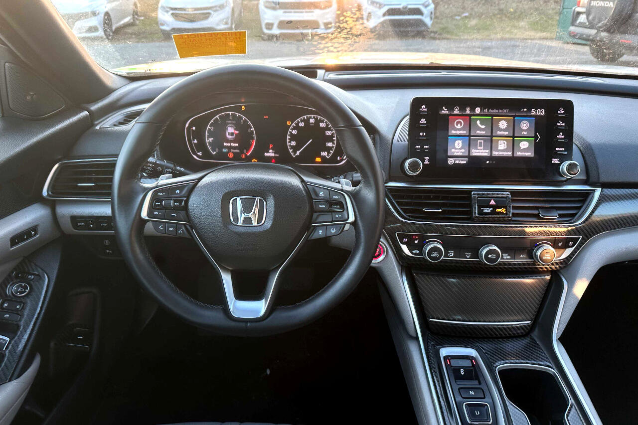 Used 2018 Honda Accord Touring image 12