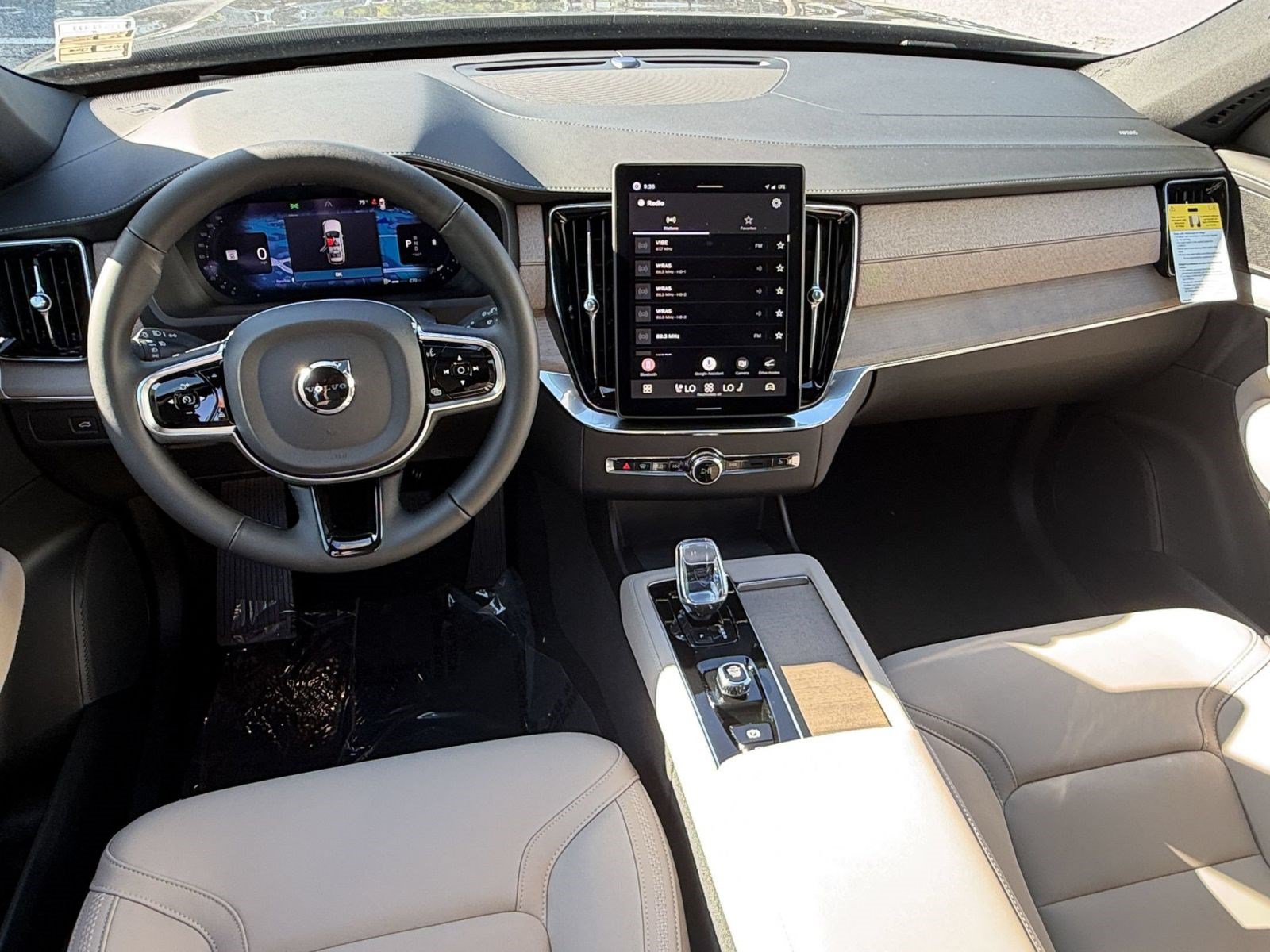 New 2027 Volvo XC60 B5 Core AWD/4WD image 16