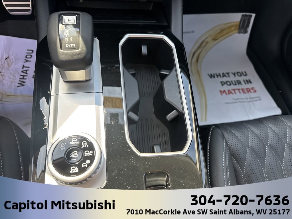 New 2025 Mitsubishi Outlander SEL image 25