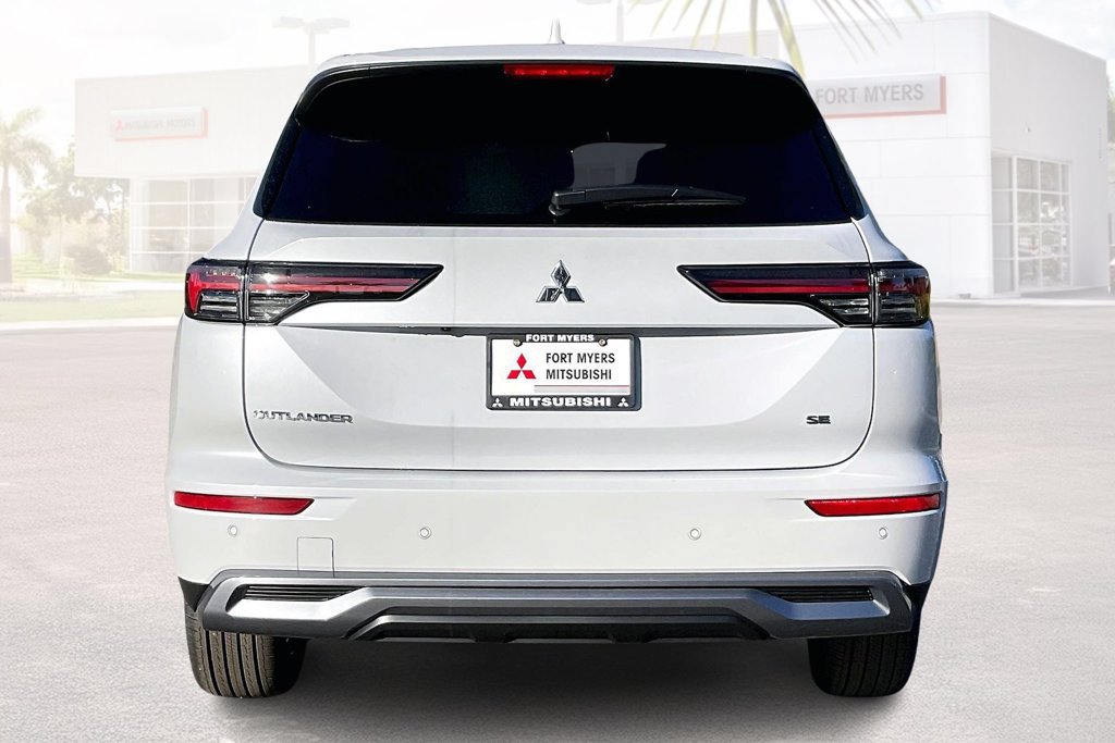 New 2026 Mitsubishi Outlander SE AWD/4WD image 4