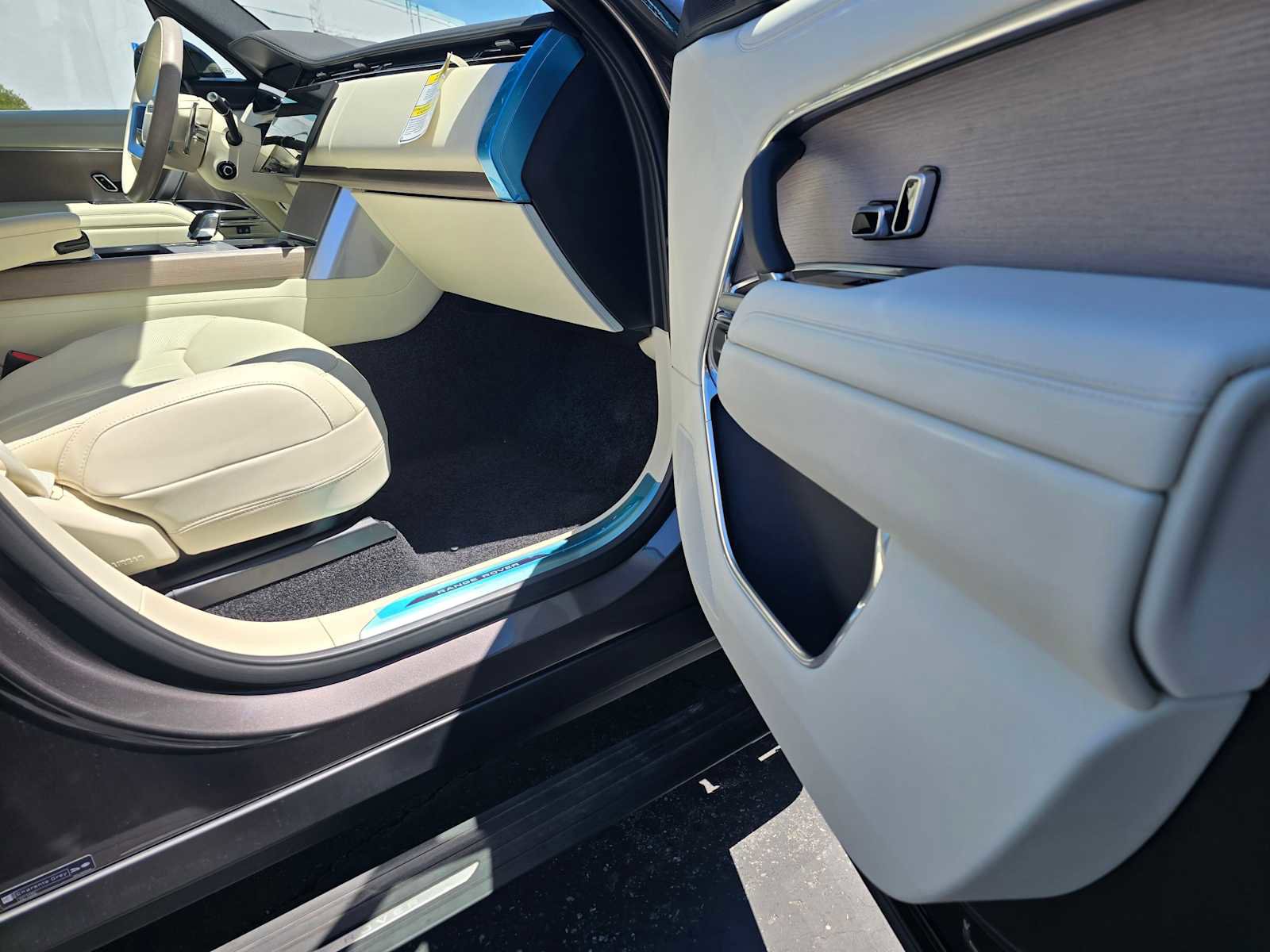 New 2025 Land Rover Range Rover SE image 10