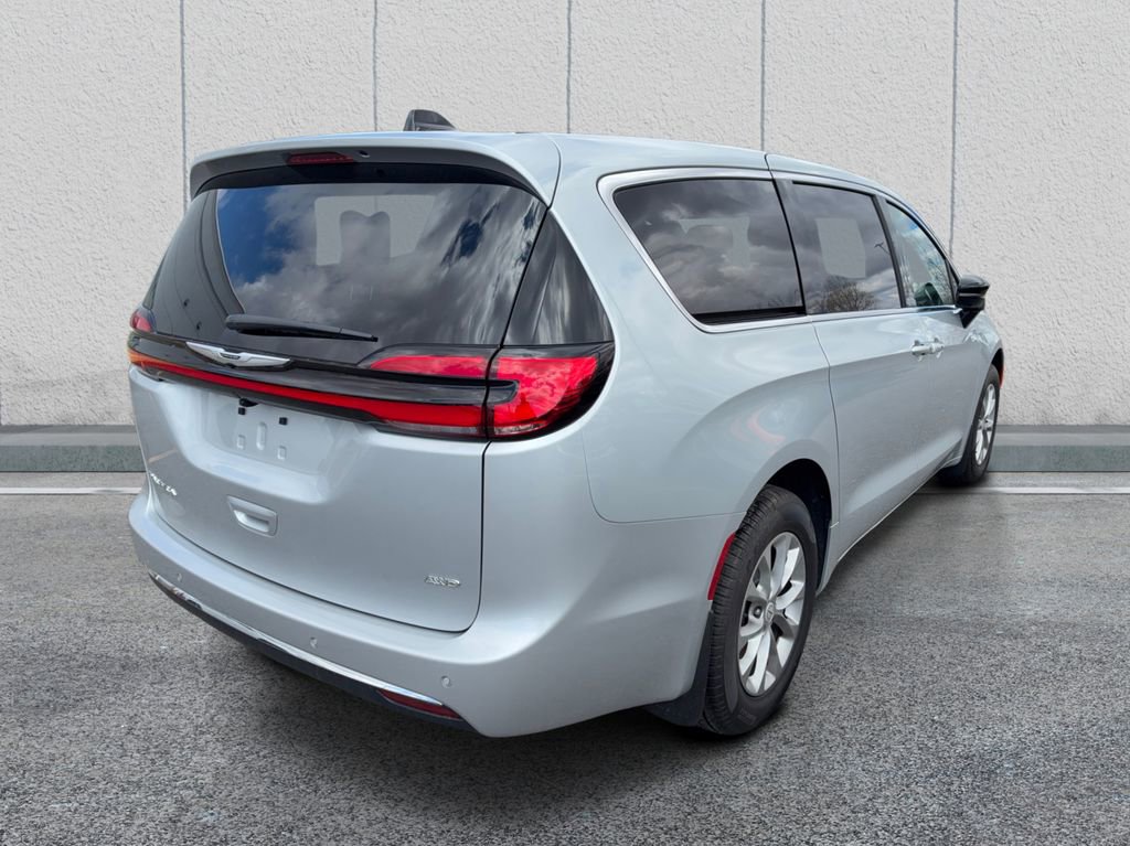 New 2026 Chrysler Pacifica Select AWD/4WD image 7