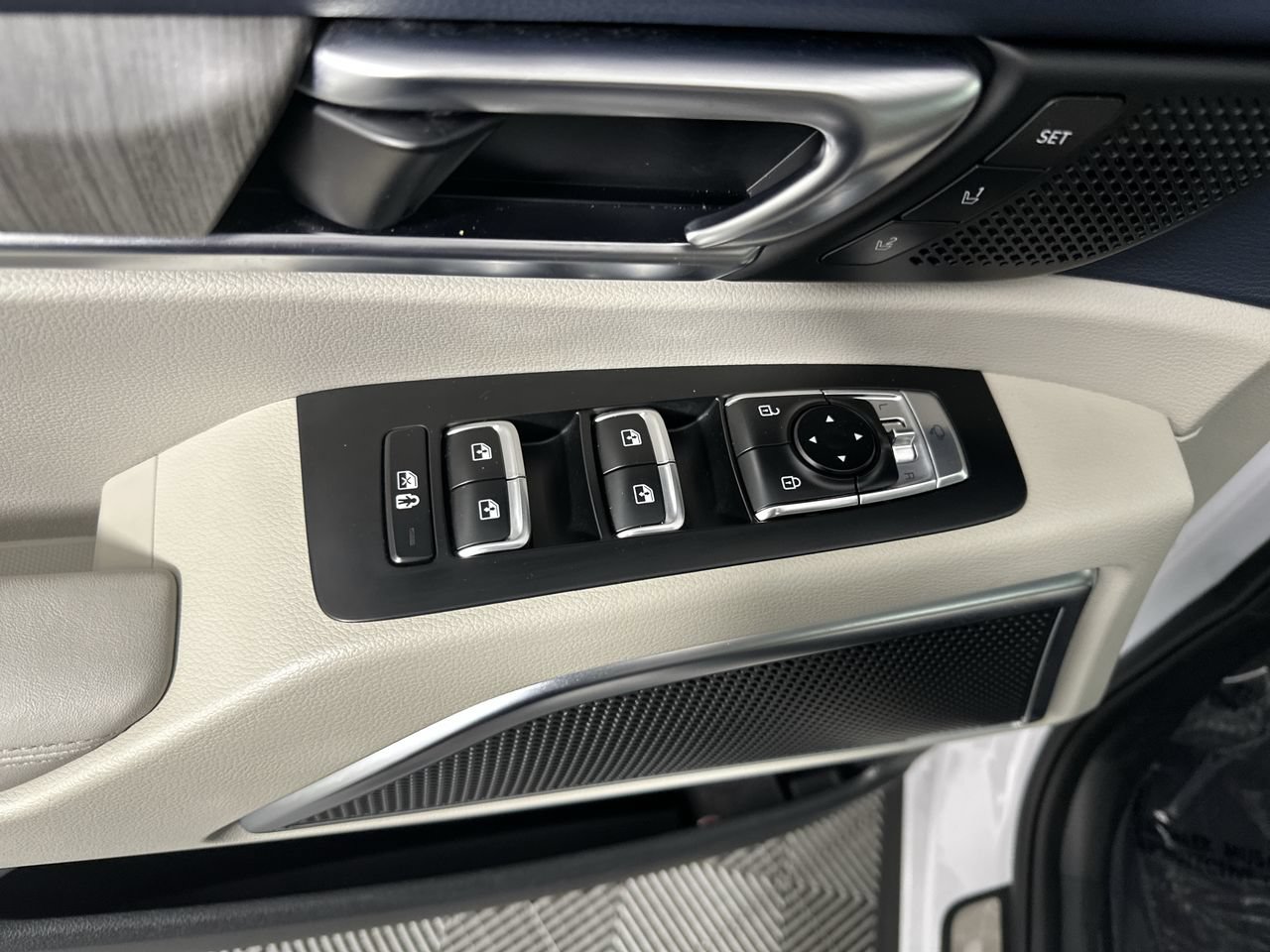 Certified 2024 Kia Telluride SX FWD image 3