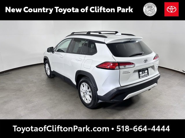 Used 2022 Toyota Corolla Cross LE image 5