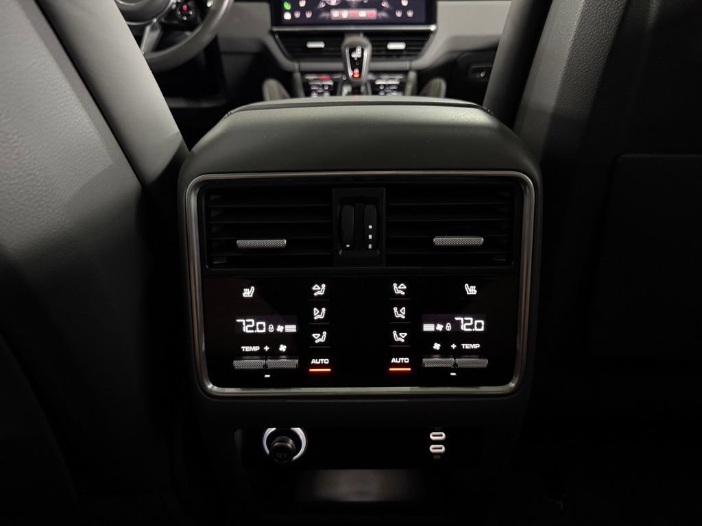 Used 2022 Porsche Cayenne GTS AWD/4WD image 53
