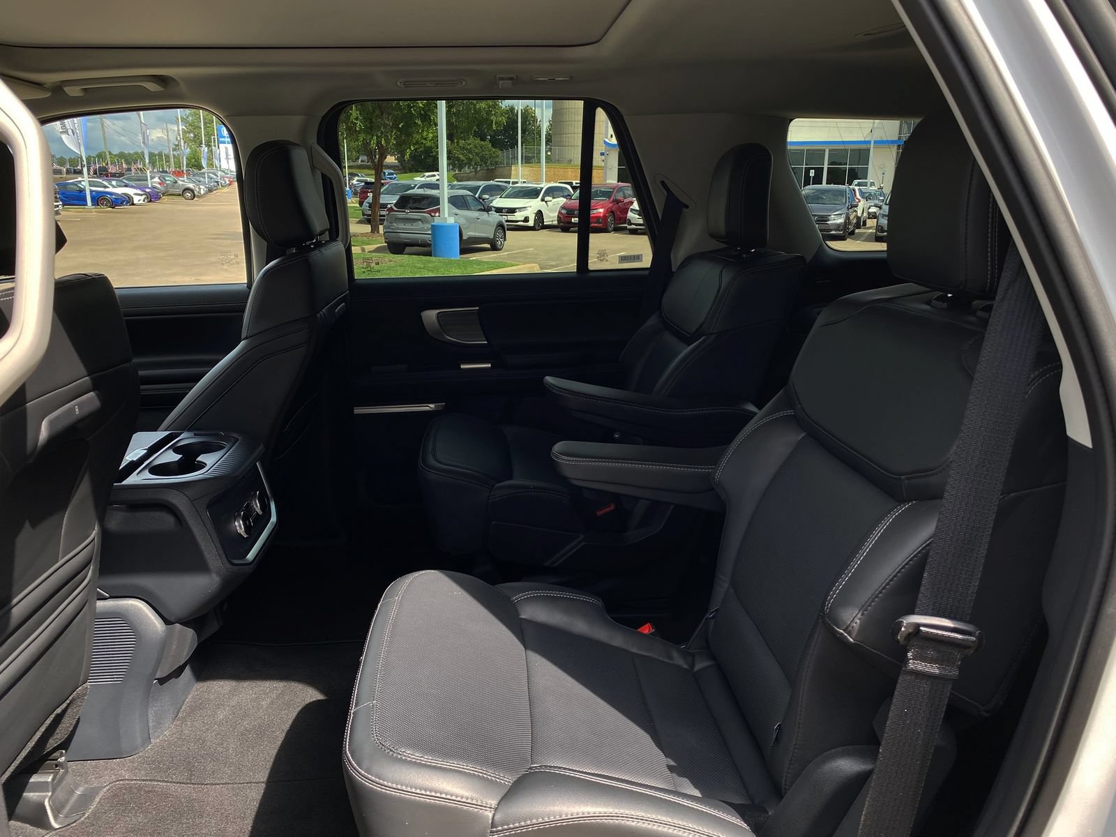 Used 2025 Ford Expedition Platinum AWD/4WD image 32