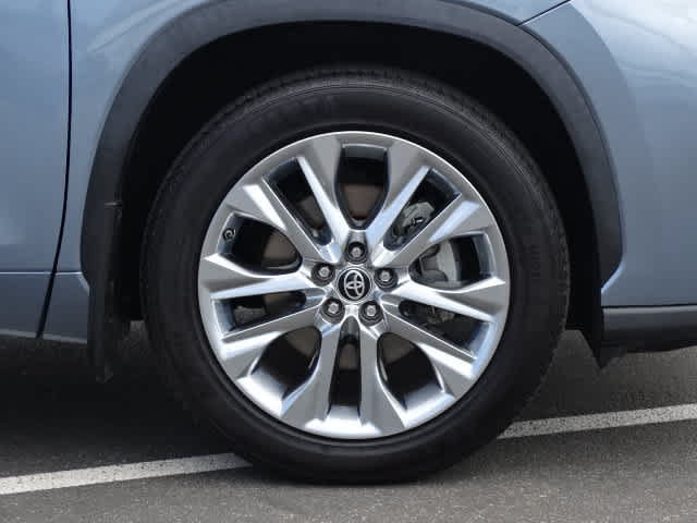 Used 2023 Toyota Highlander Limited FWD image 8