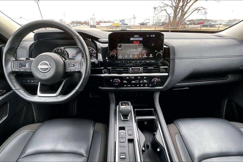 Used 2025 Nissan Pathfinder SL image 13