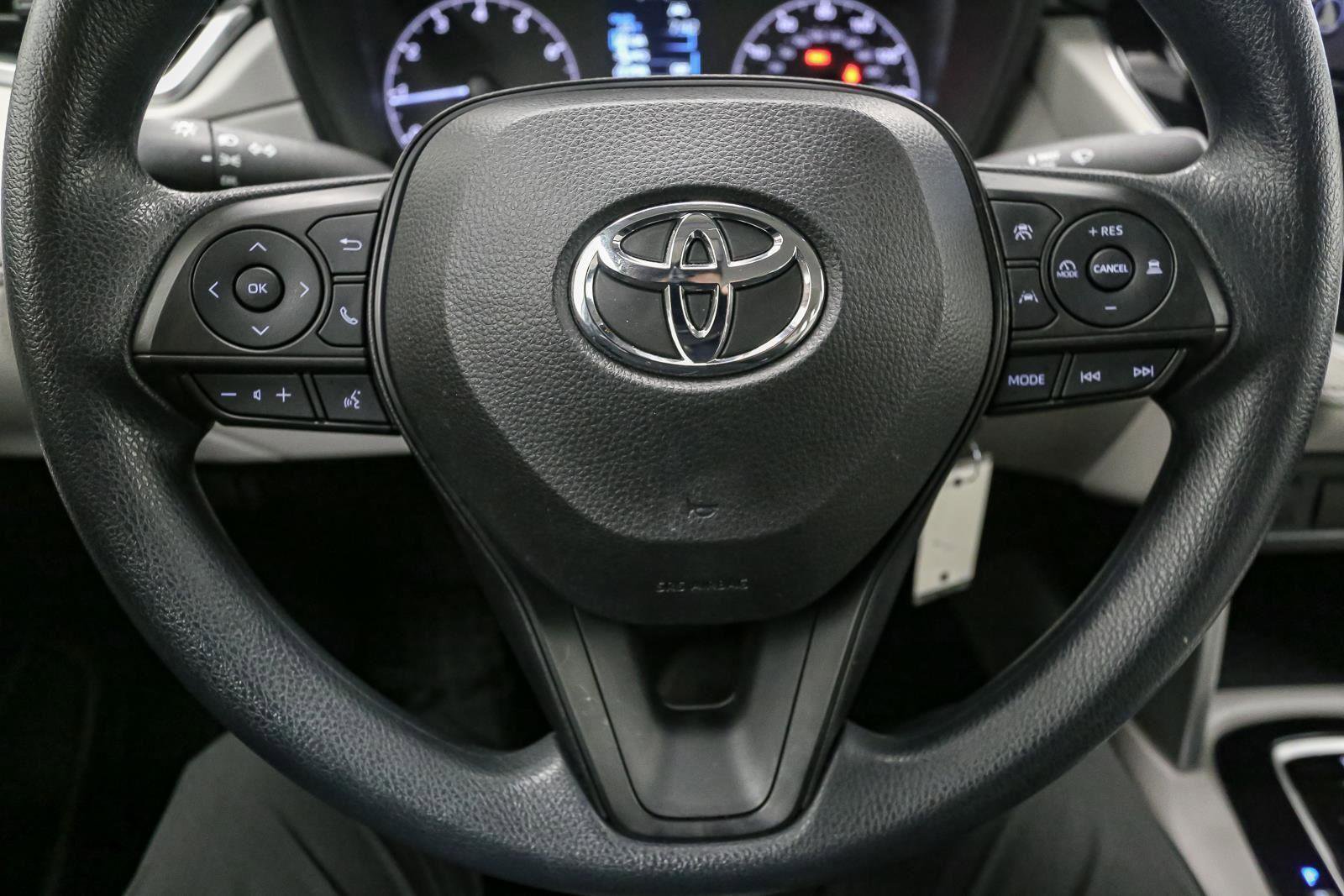 Used 2024 Toyota Corolla Cross L image 29