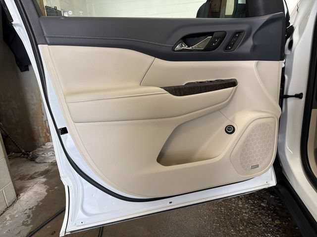 Certified 2023 GMC Acadia Denali w/ Denali Ultimate Package AWD/4WD image 13