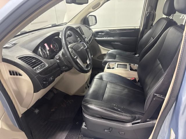 Used 2013 Chrysler Town & Country Touring-L w/ Trailer Tow Group FWD image 12