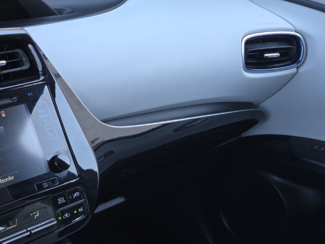 Used 2016 Toyota Prius Four Touring FWD image 29