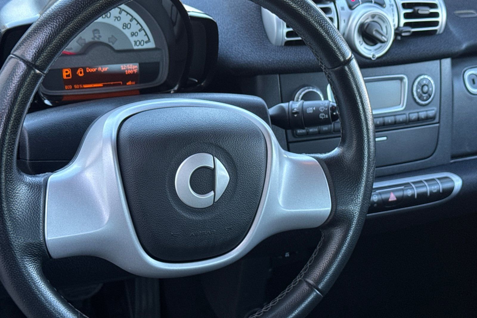 Used 2016 smart fortwo passion image 13