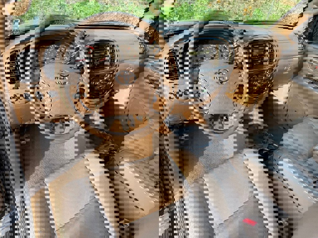 Used 2004 Toyota Sequoia Limited image 8