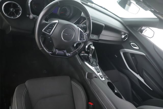 Used 2021 Chevrolet Camaro LT w/ Technology Package image 17