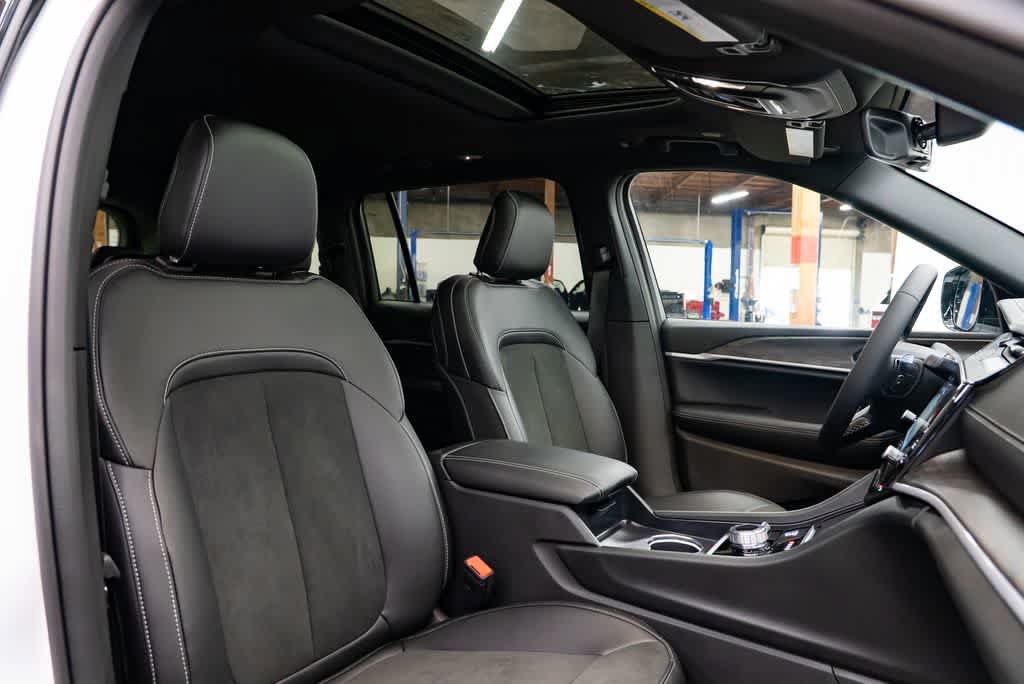 New 2026 Jeep Grand Cherokee L 4WD image 32