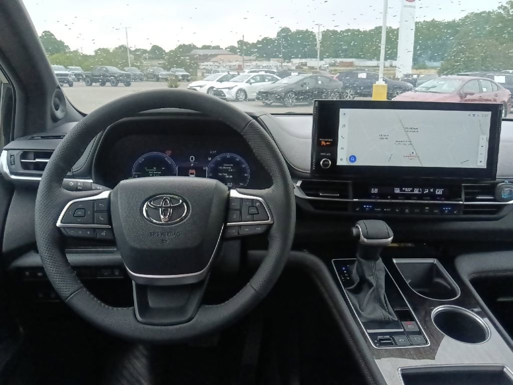 Used 2025 Toyota Sienna Platinum AWD/4WD image 27