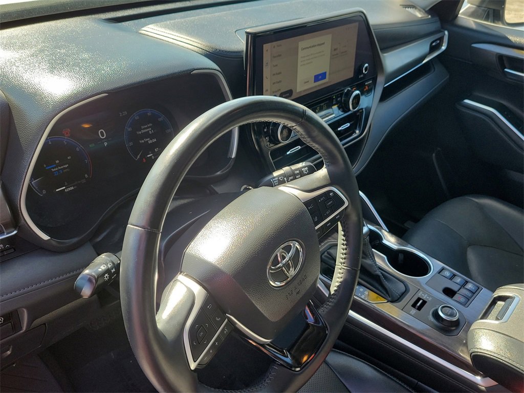 Used 2023 Toyota Highlander Limited image 23