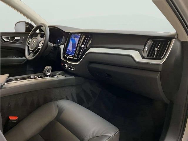 Used 2025 Volvo XC60 B5 Plus AWD/4WD image 25