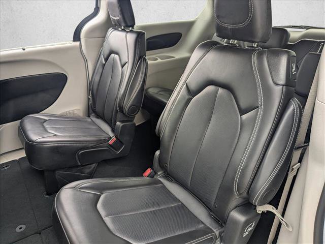 Used 2024 Chrysler Pacifica Touring-L image 18