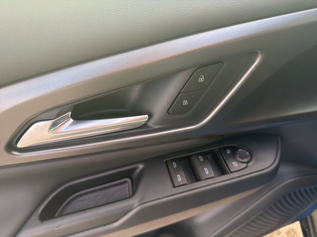 New 2026 Chevrolet Equinox EV LT image 16