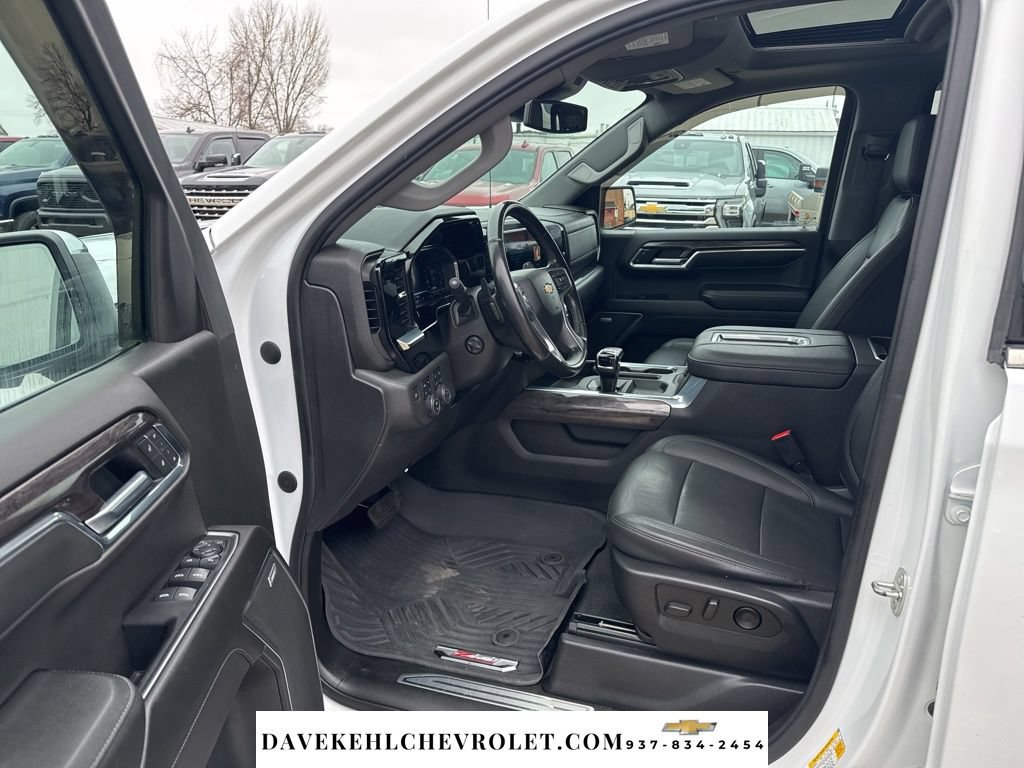 Used 2022 Chevrolet Silverado 1500 LTZ w/ LTZ Premium Package AWD/4WD image 17