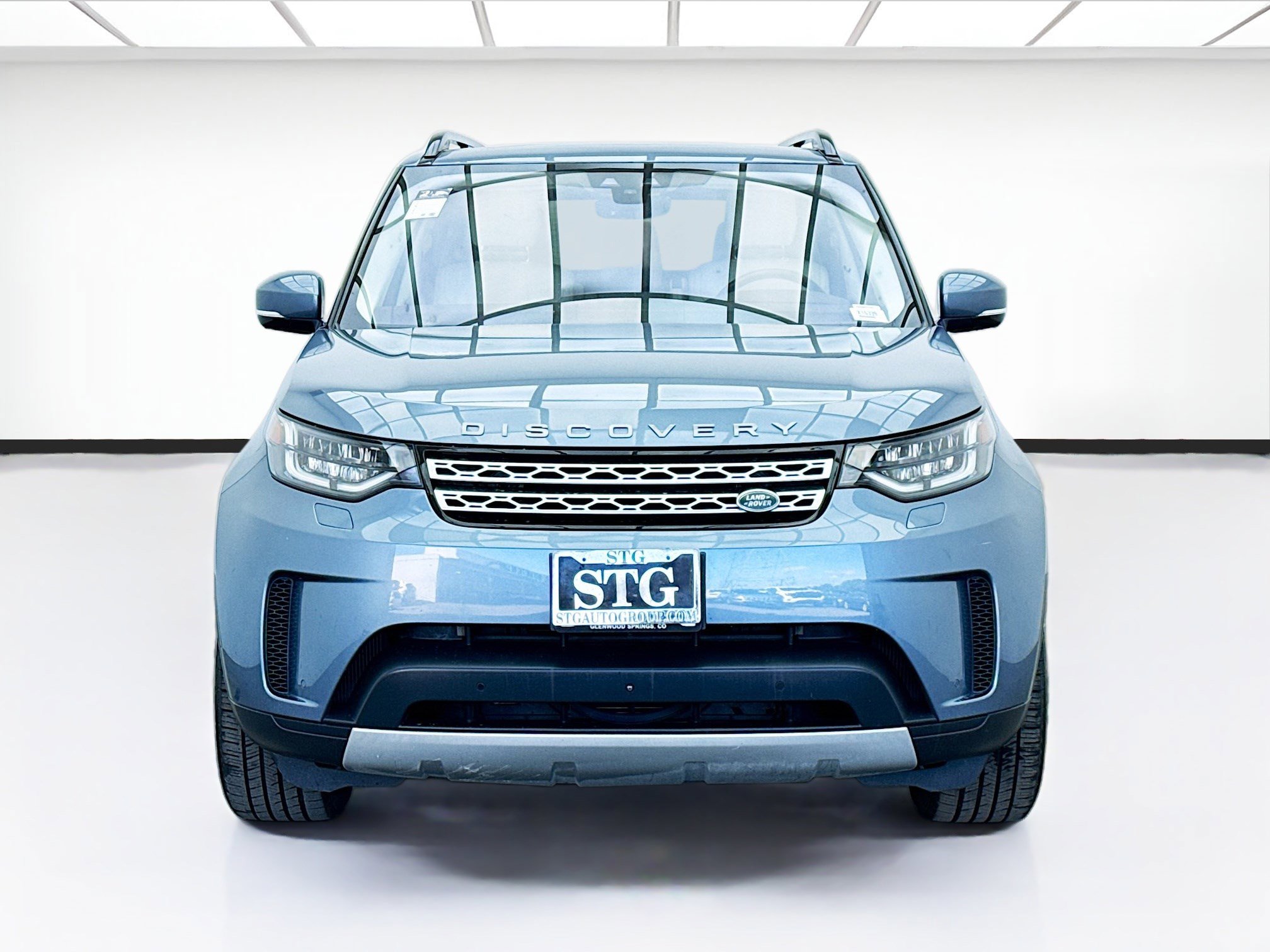 Used 2018 Land Rover Discovery HSE image 2