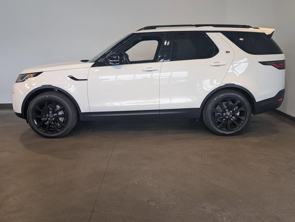New 2026 Land Rover Discovery S image 3