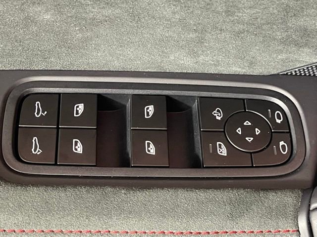 Used 2025 Porsche Cayenne GTS image 29